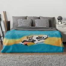 Lade das Bild in den Galerie-Viewer, Cat Fly- Lieblingsdecke Premium - 150 x 100 cm